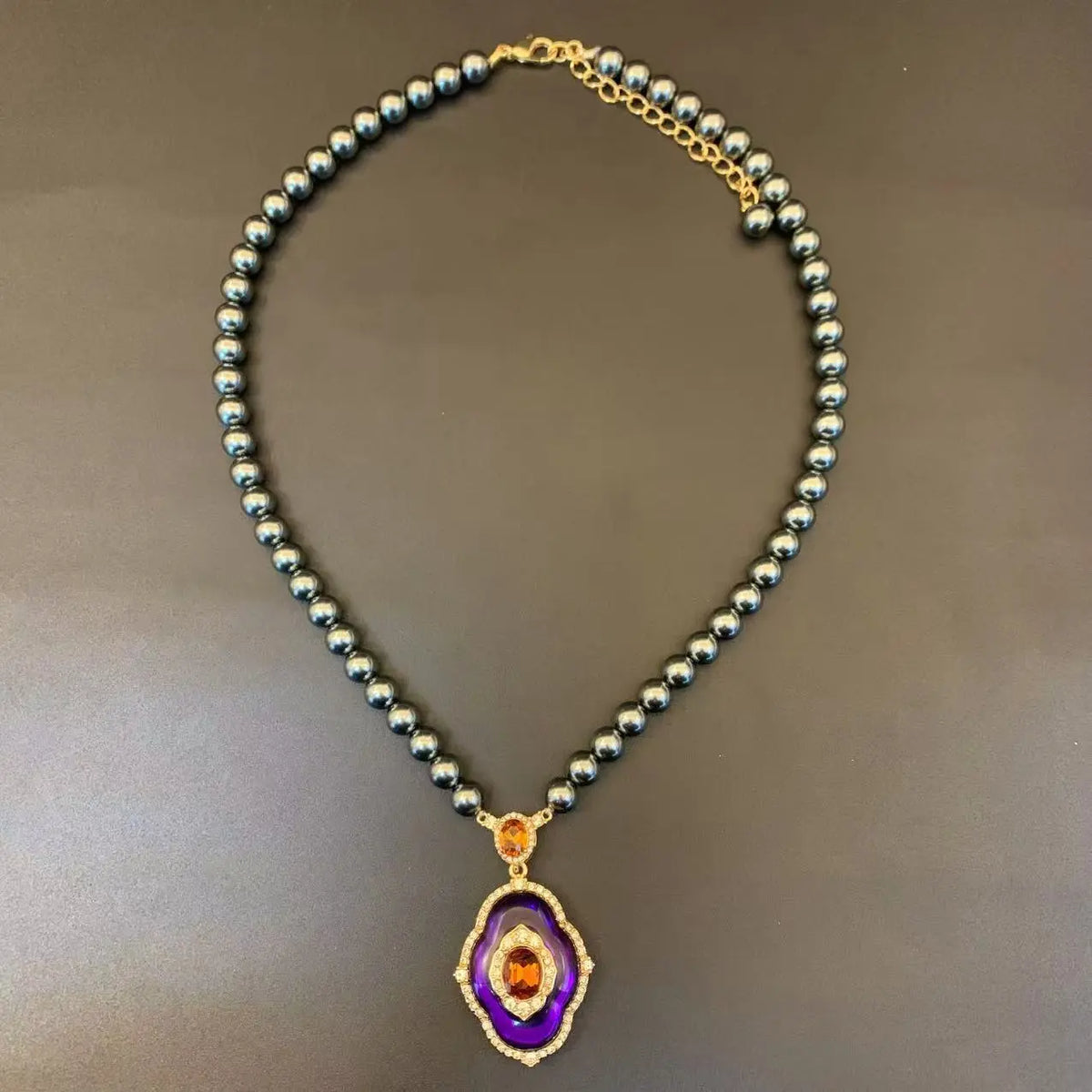Ensemble collier, boucles d'oreilles et bague clous rétro style cour littéraire