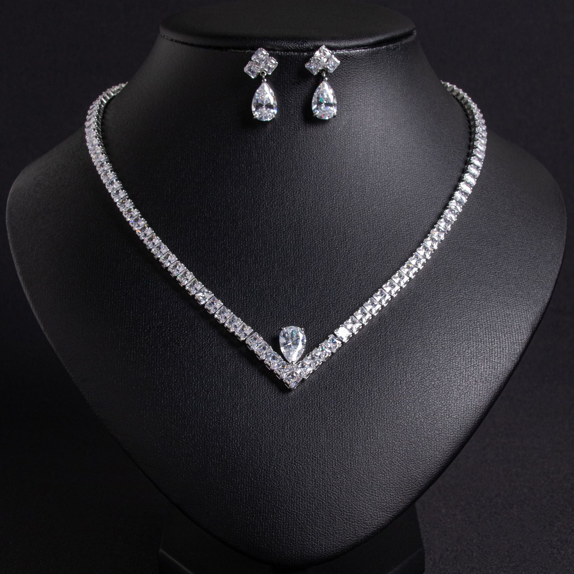 Luxury Pink Teardrop Crystal Necklace and Earrings Jewelry Set for Women