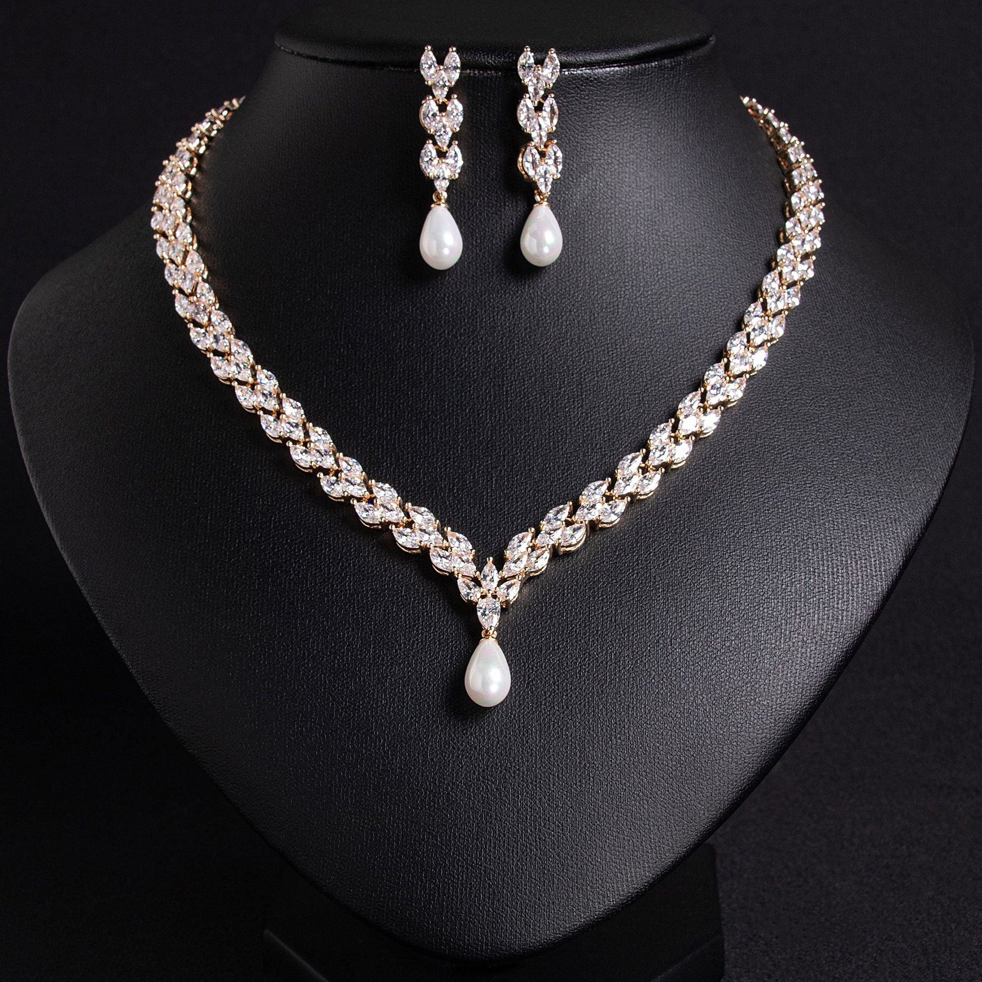 Elegant Pearl Drop Jewelry Set – Gold Tone Crystal Necklace Earrings
