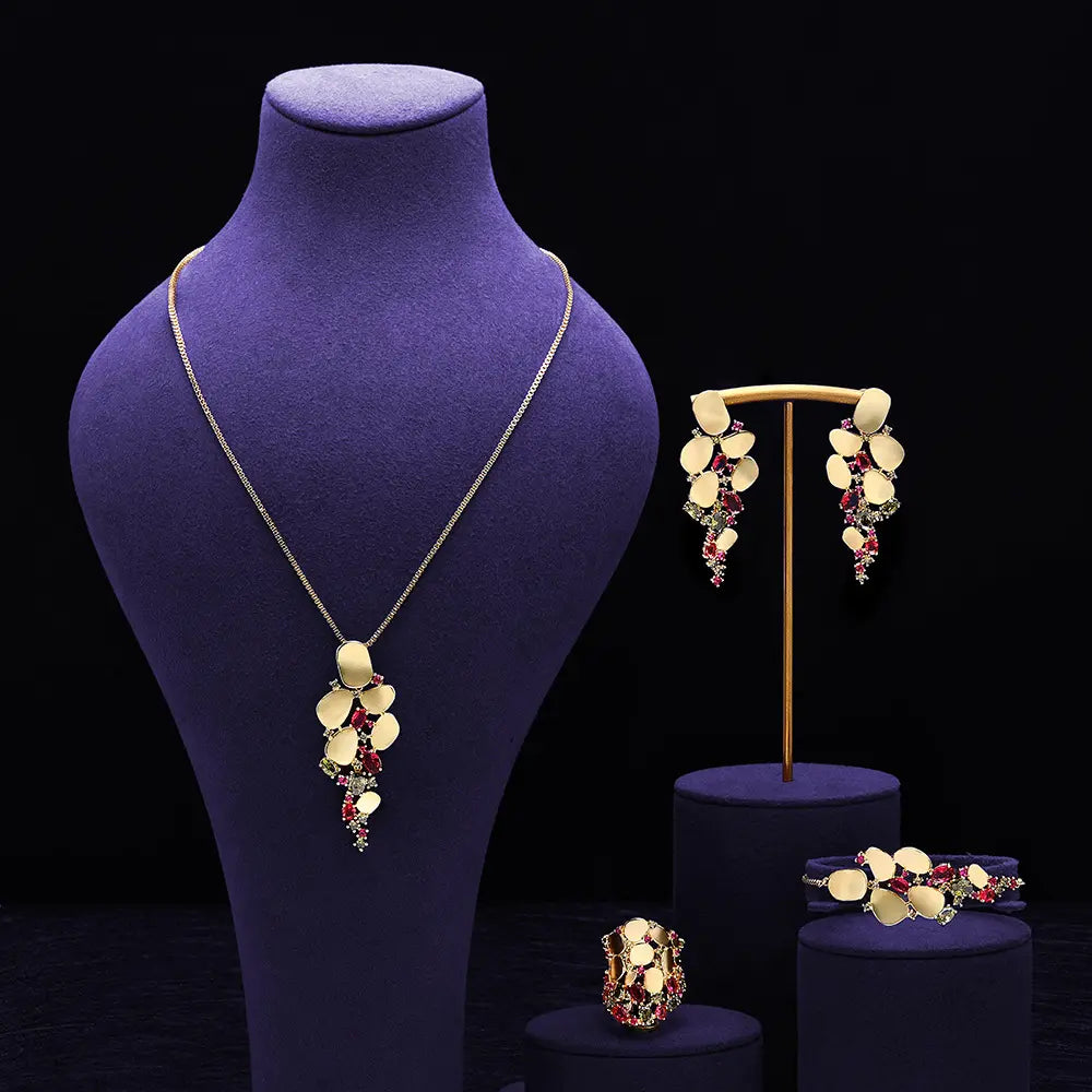 Parure de luxe élégante en pierres précieuses de couleur