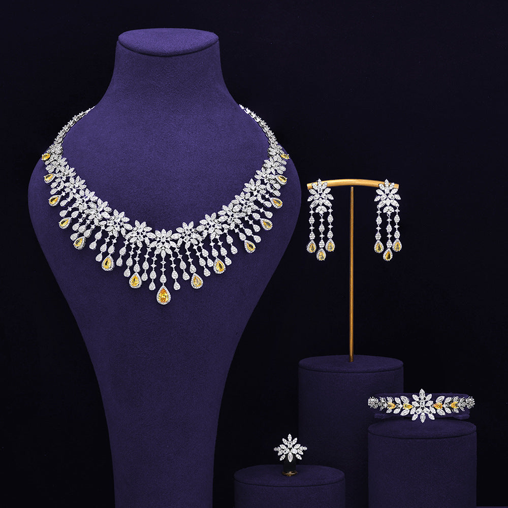 Parure de bijoux de mariée à pompon émeraude – Collection de luxe d'exception
