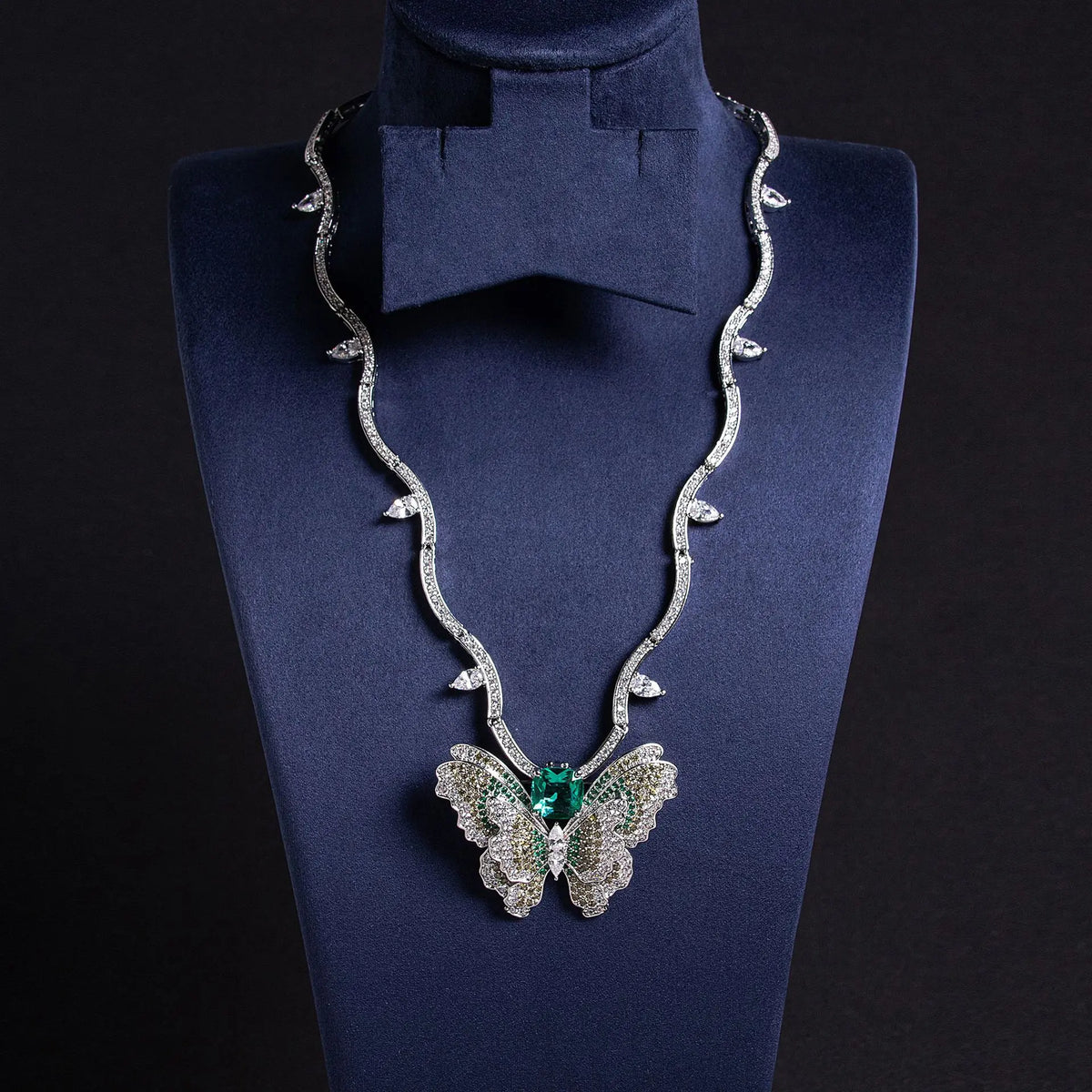 Nouveau collier papillon couleur double zircon serti