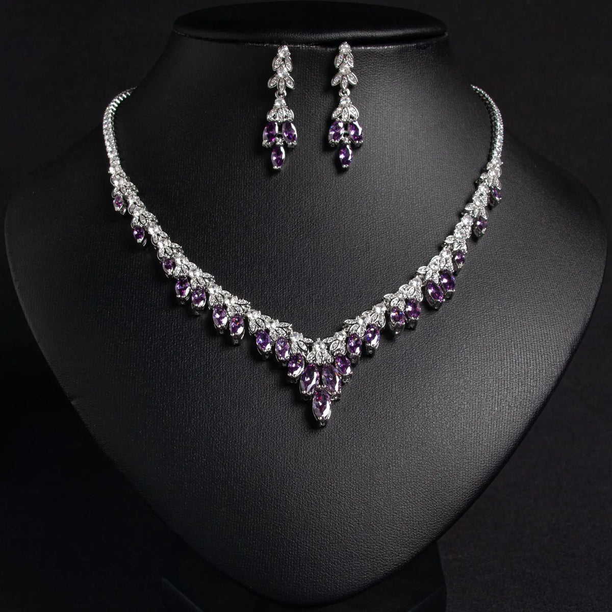 Parure Collier en V et Boucles d'Oreilles Cristal Rubis de Luxe