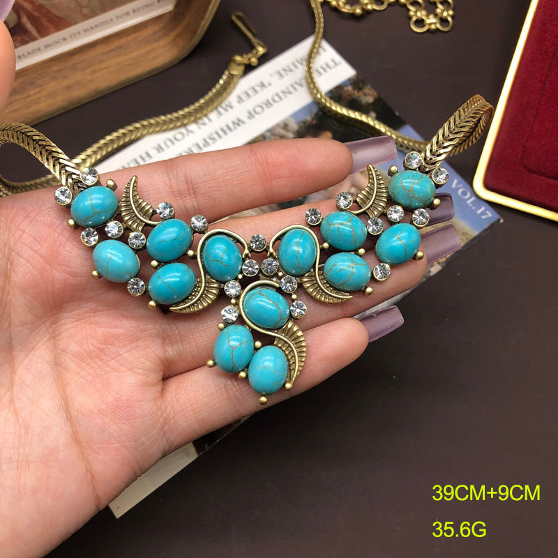 Ensemble collier et boucles d'oreilles turquoise au design vintage