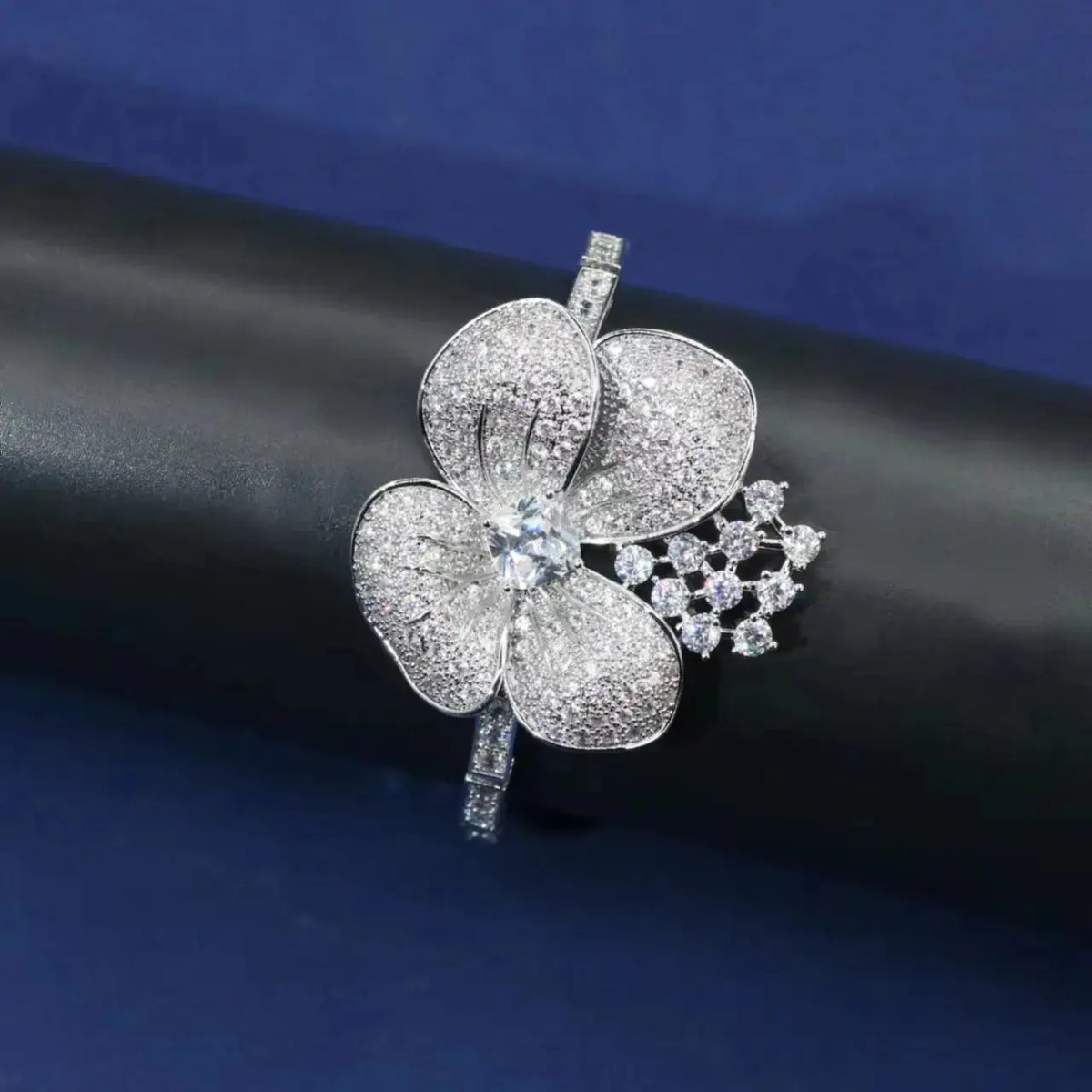 Parure Collier et Boucles d'Oreilles Fleur en Cristal et Or de Luxe