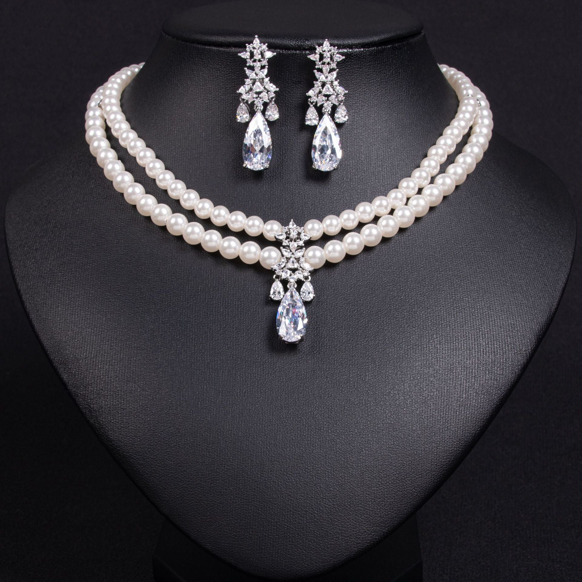 Luxury Pearl and Emerald Green Crystal Necklace and Earrings Set