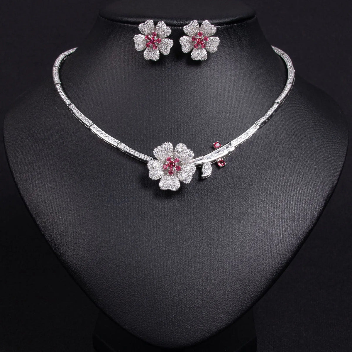 Ensemble collier et boucles d'oreilles zircon fleur, élégant et simple