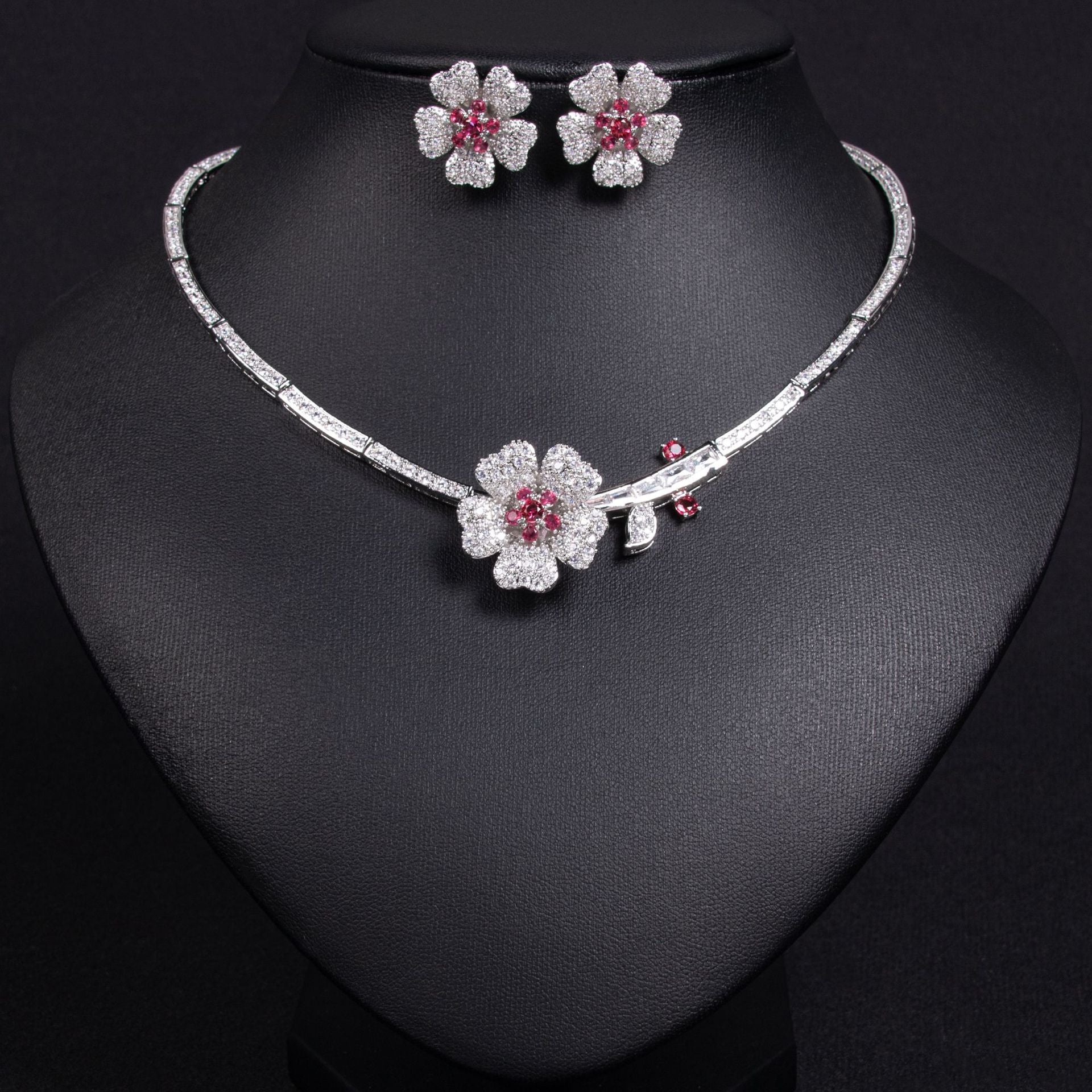 Ensemble collier et boucles d'oreilles zircon fleur, élégant et simple