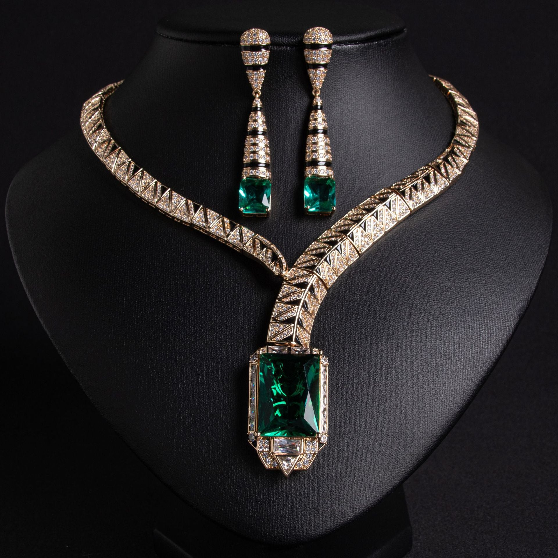 Ensemble de bijoux de luxe collier ras du cou et boucles d'oreilles en zircon en forme de goutte d'eau pour mariage
