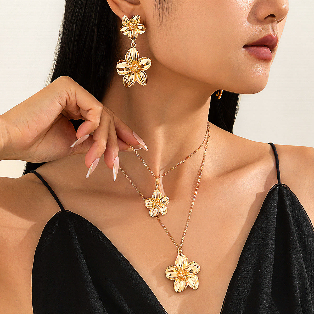 French double flower pendant necklace