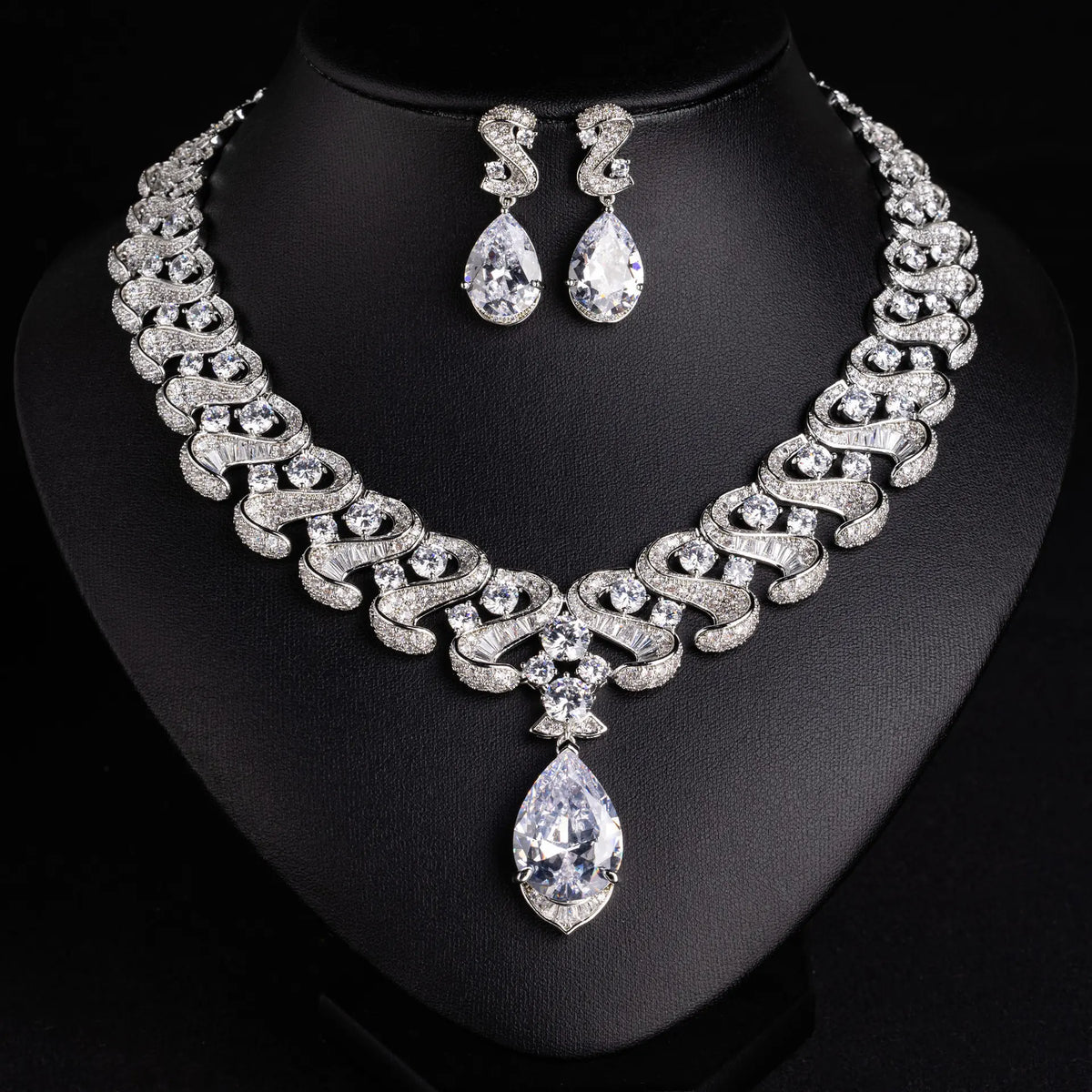 Luxury Ruby Red Teardrop Necklace Set for Women – Vintage Crystal Statement Jewelry with Matching Earrings
