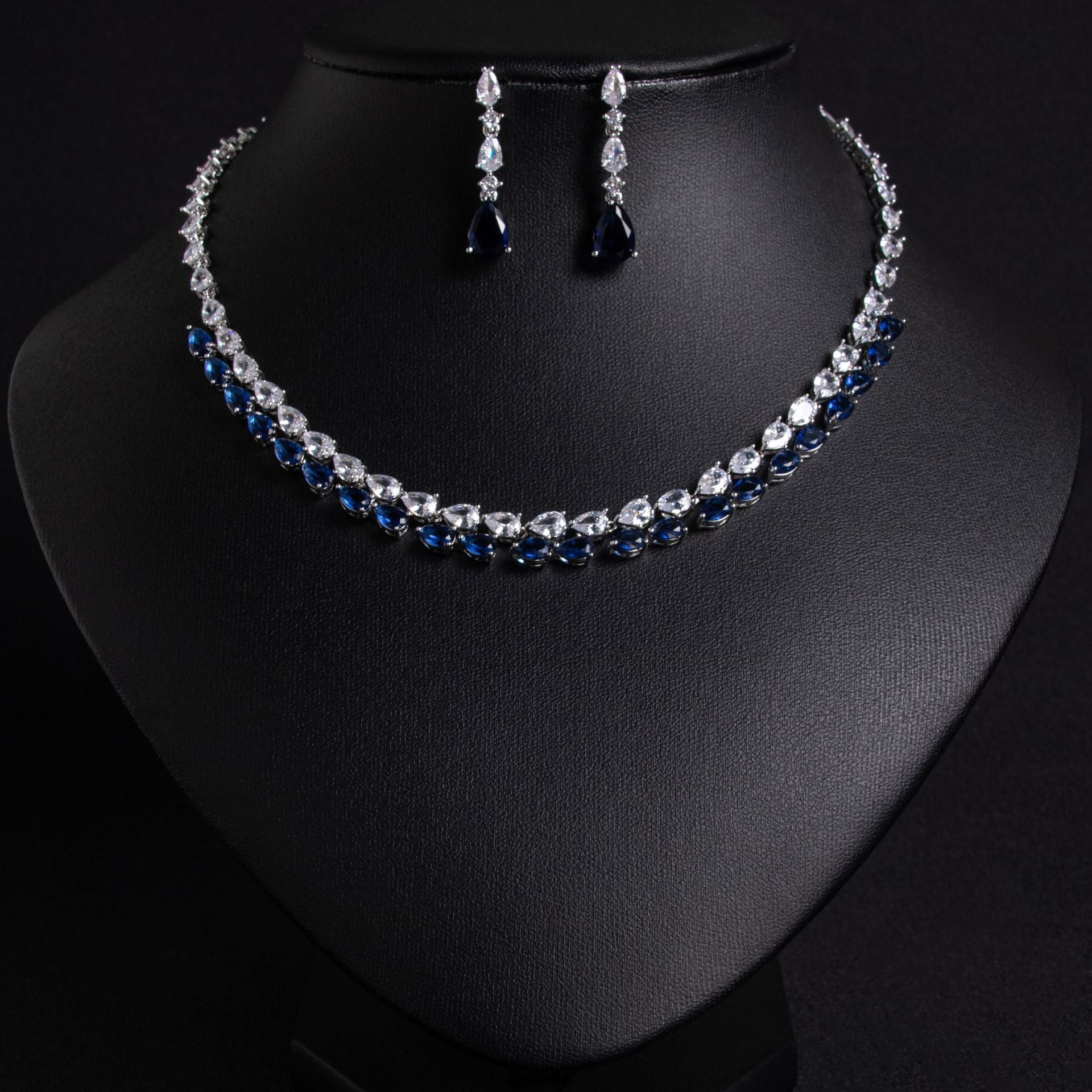 Emerald Green Teardrop Jewelry Set – Elegant Crystal Necklace Earrings
