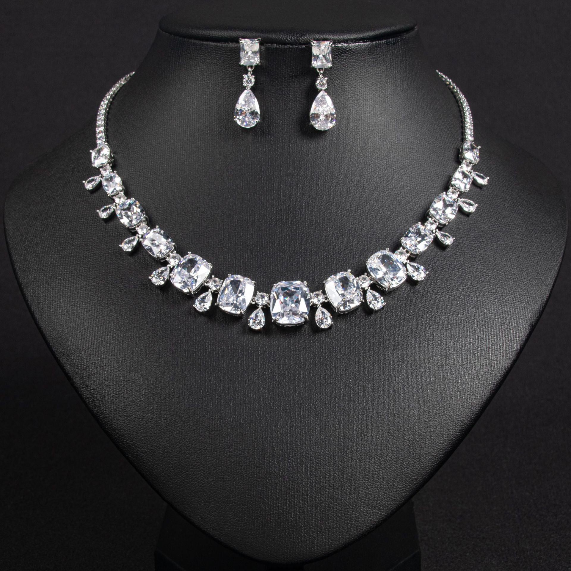 Luxury Emerald Green Crystal Necklace and Earrings Jewelry Set