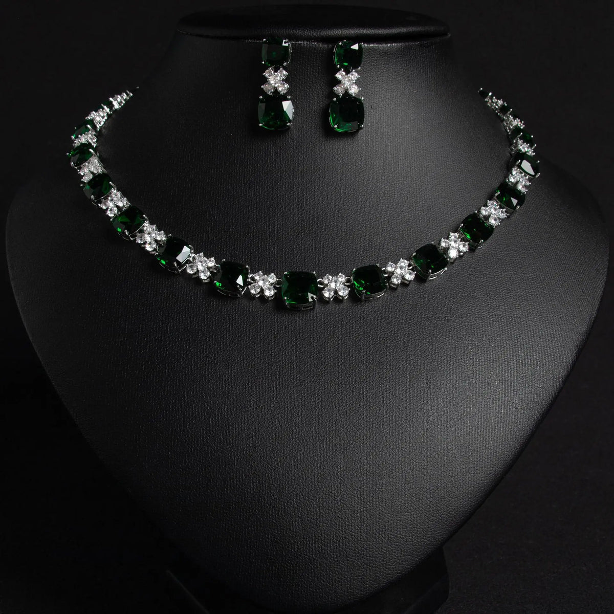 Parure Collier et Boucles d'Oreilles Élégante en Cristal Rose – Bijoux de Luxe Minimalistes pour Femme