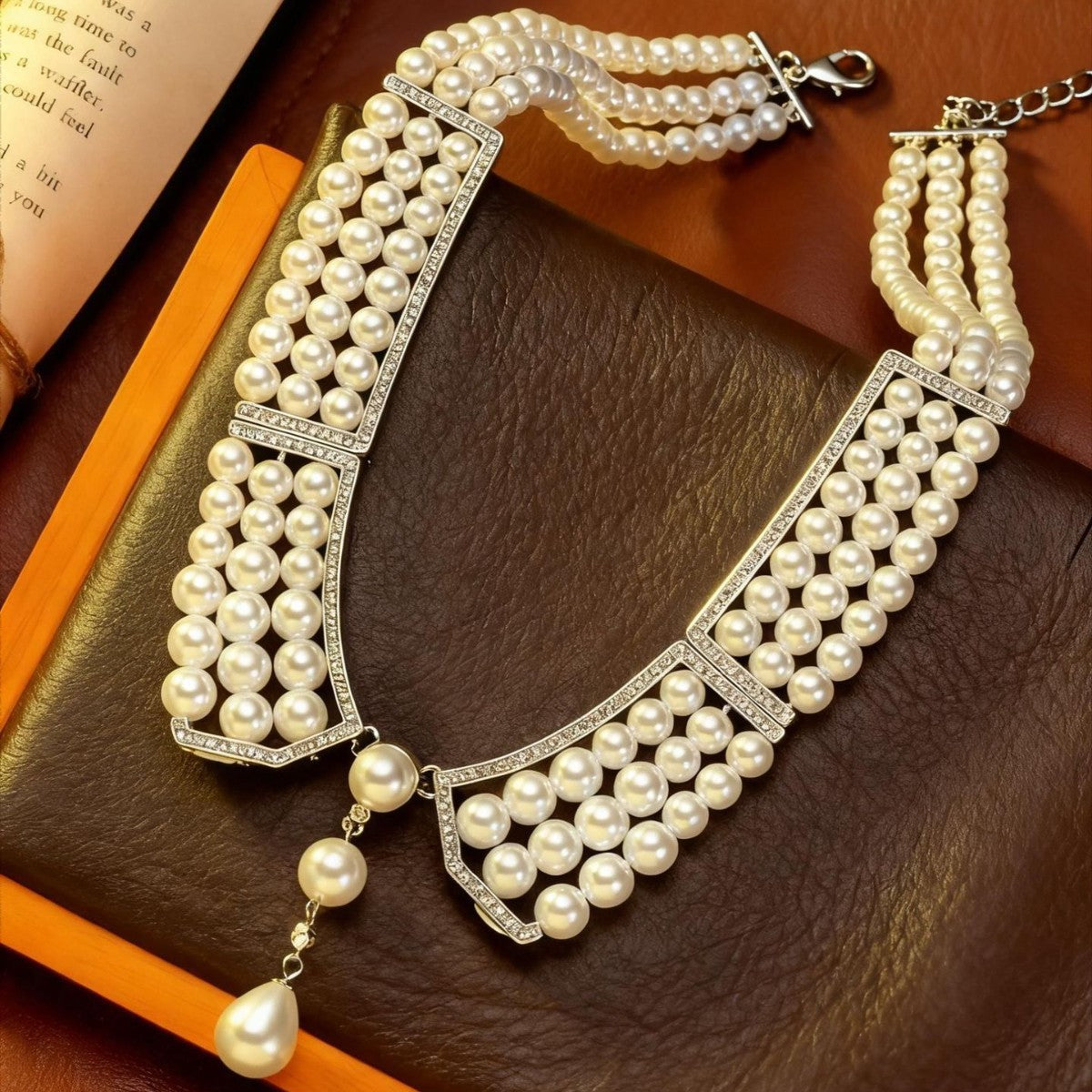 Collier multi-rangs de perles serti de diamants, style antique et tendance