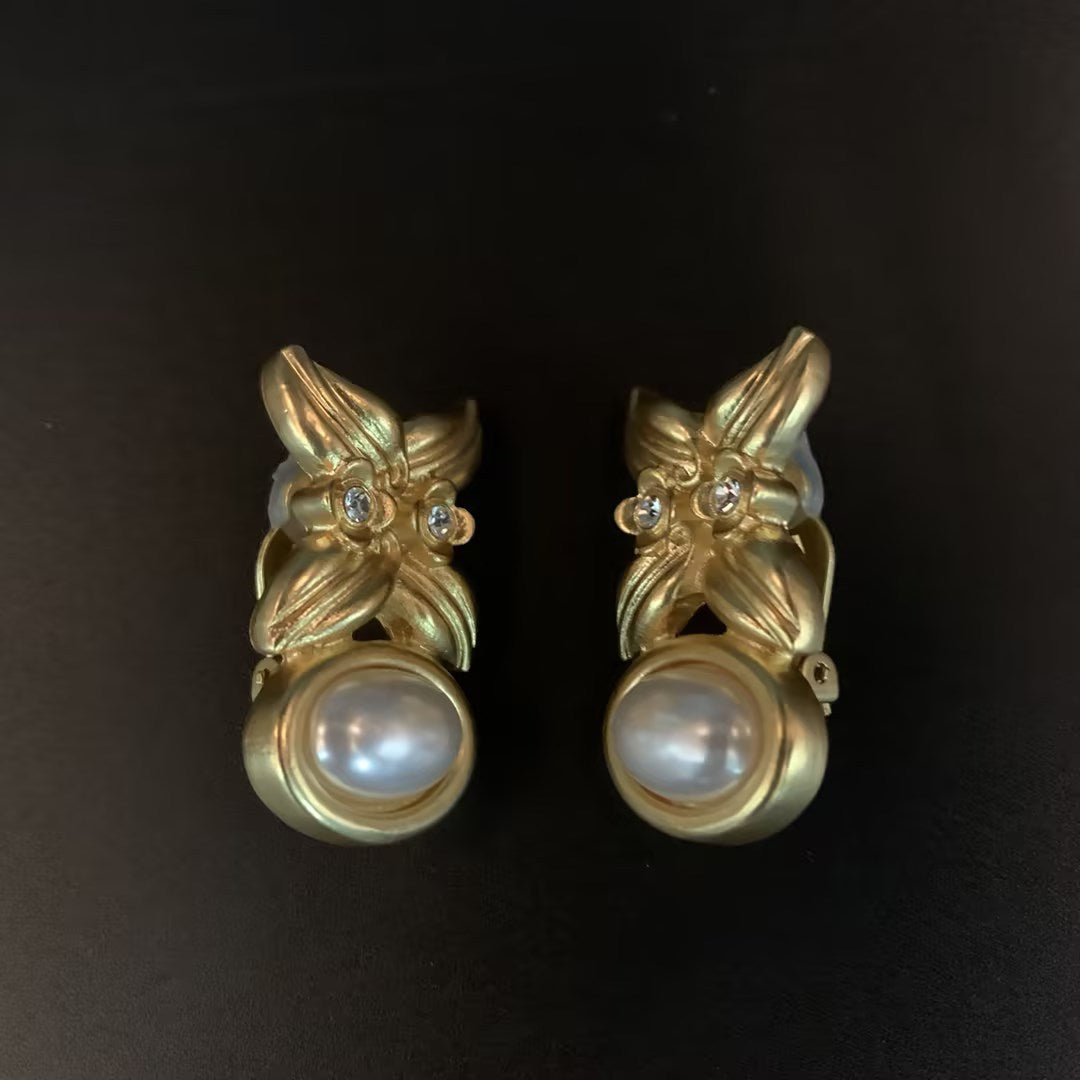 Medieval Heavy Industry lapis lazuli glazed necklace