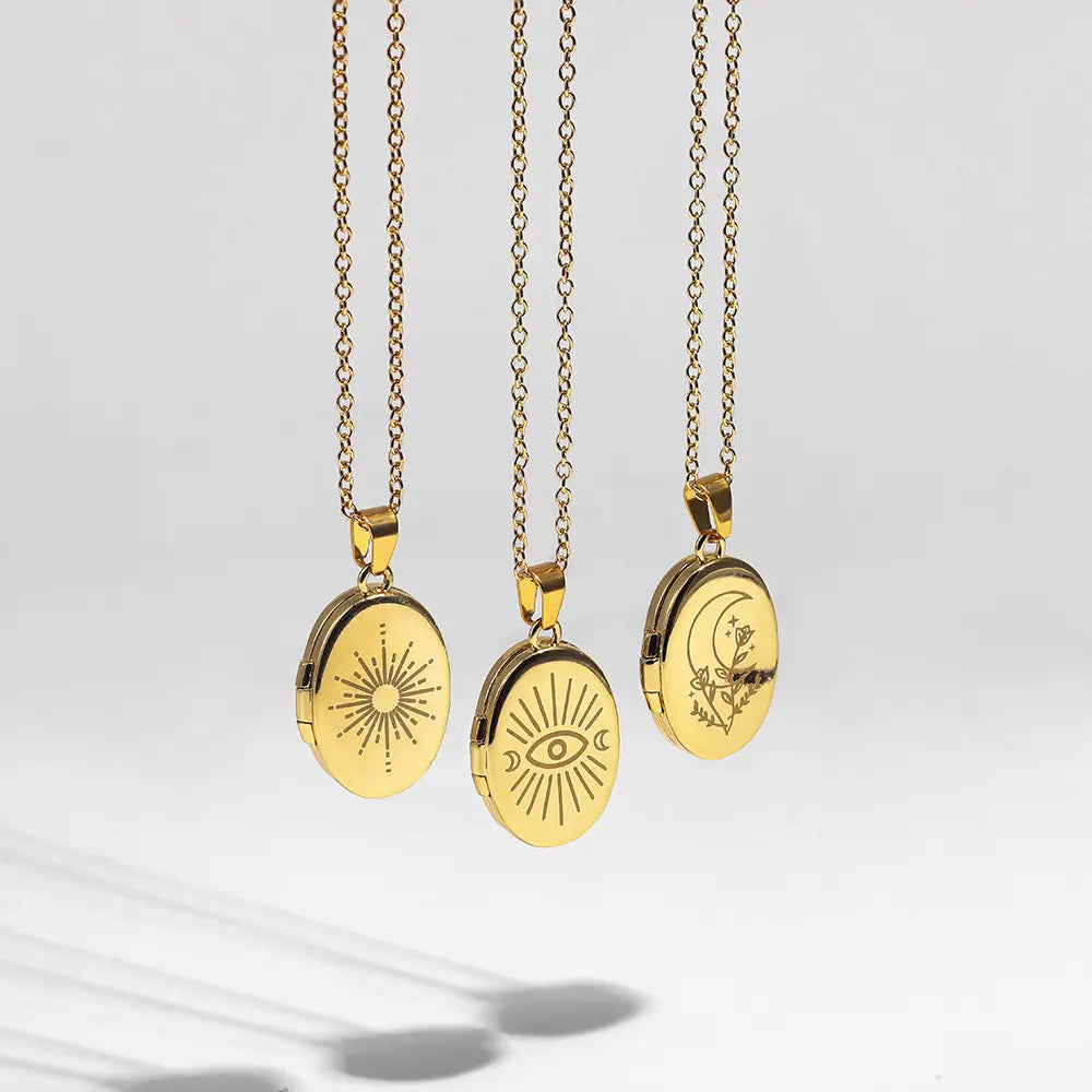 Collier cadre photo ouvrant vintage en or 18 carats