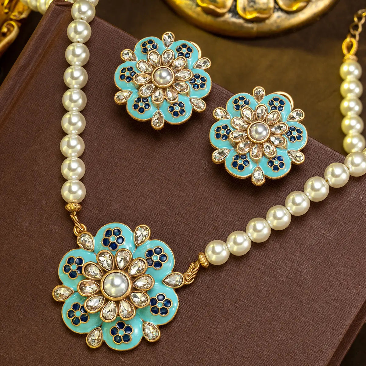 Parure Collier et Boucles d'Oreilles Fleurie Luxe Perle et Turquoise Bleue