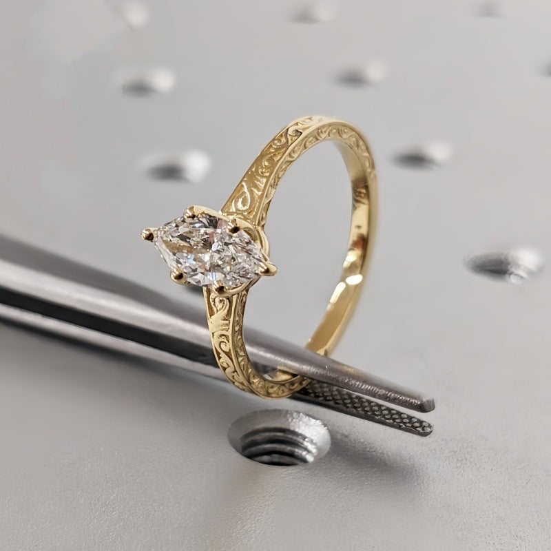 Fashion pattern horse eye zircon ring