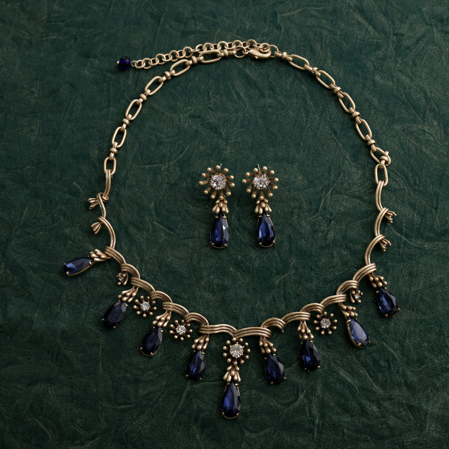 Three-dimensional rhinestone flower pendant fringed stud earrings