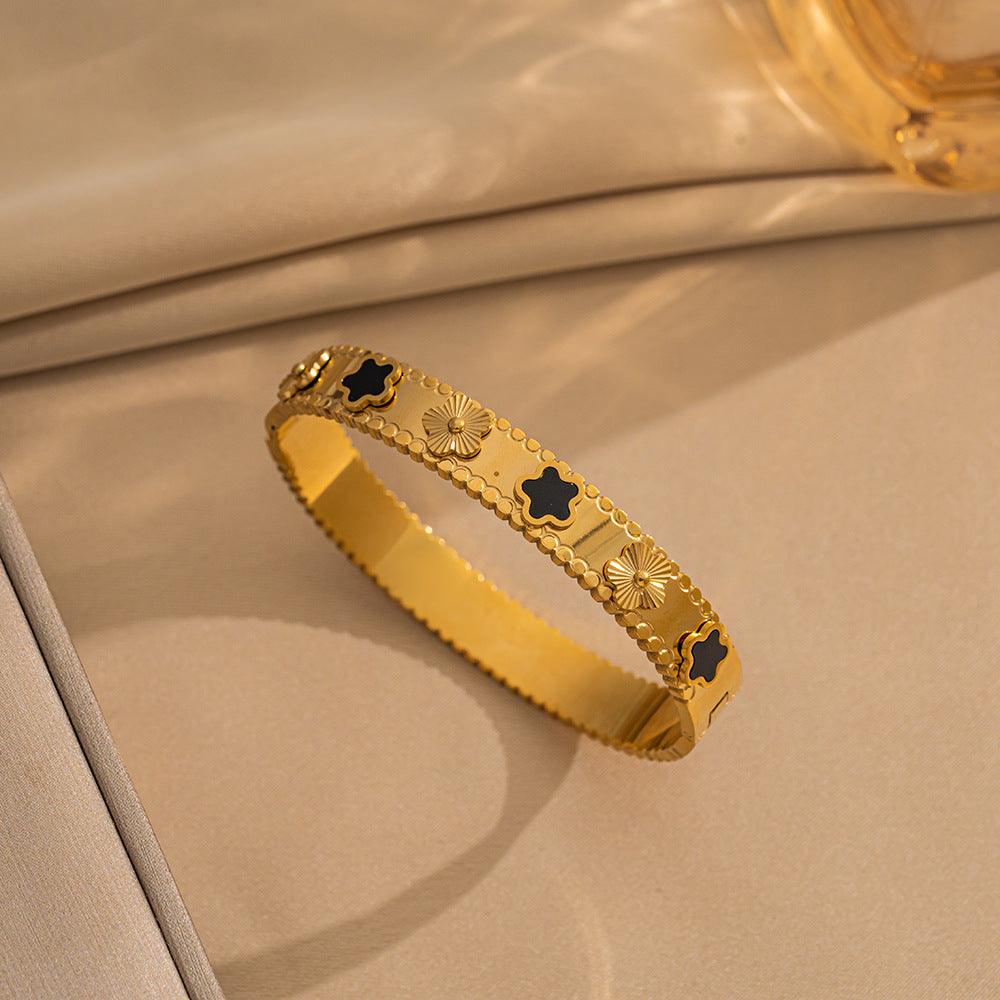 Fashion five-leaf flower bracelet