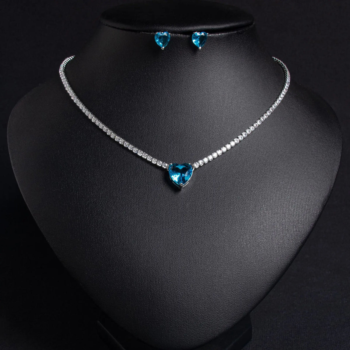 Ensemble de bijoux de luxe avec collier et boucles d'oreilles en cristal rose en forme de cœur pour femme