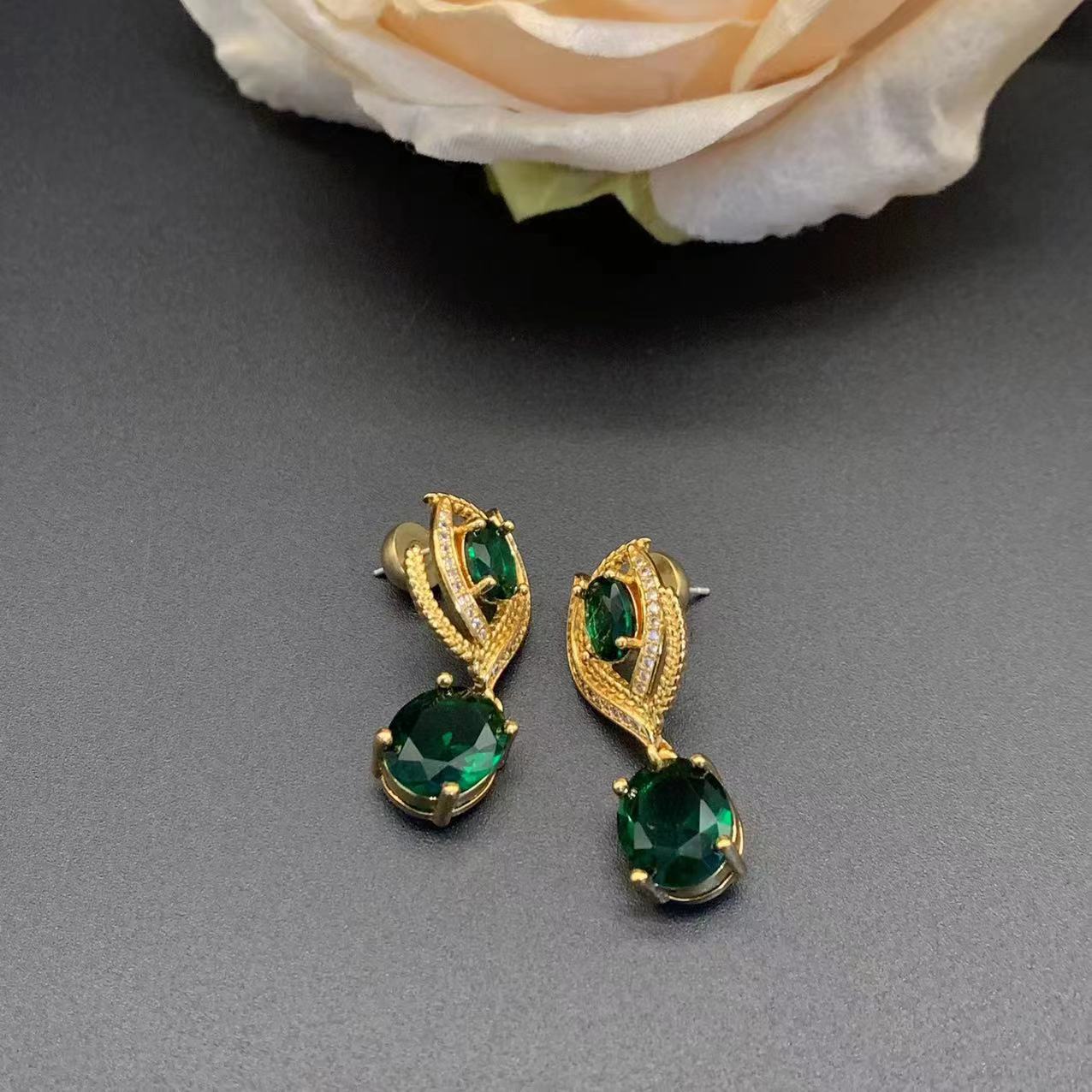 Emerald water drop light luxury new design pendant earrings