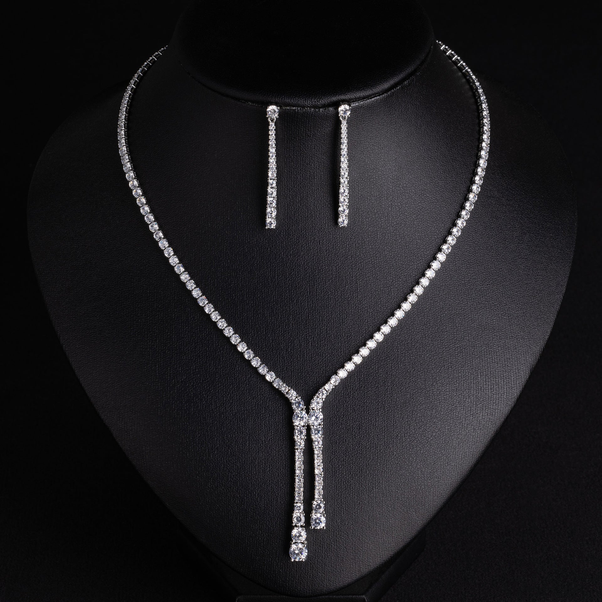 Luxury Green Crystal Drop Necklace Set – Silver Tassel Earrings Jewelry