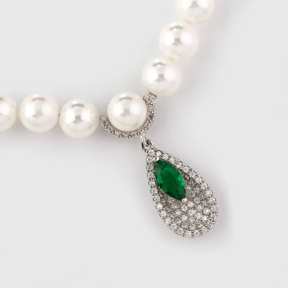 Luxury White Pearl Necklace Set – Emerald Green Drop Earrings Jewelry
