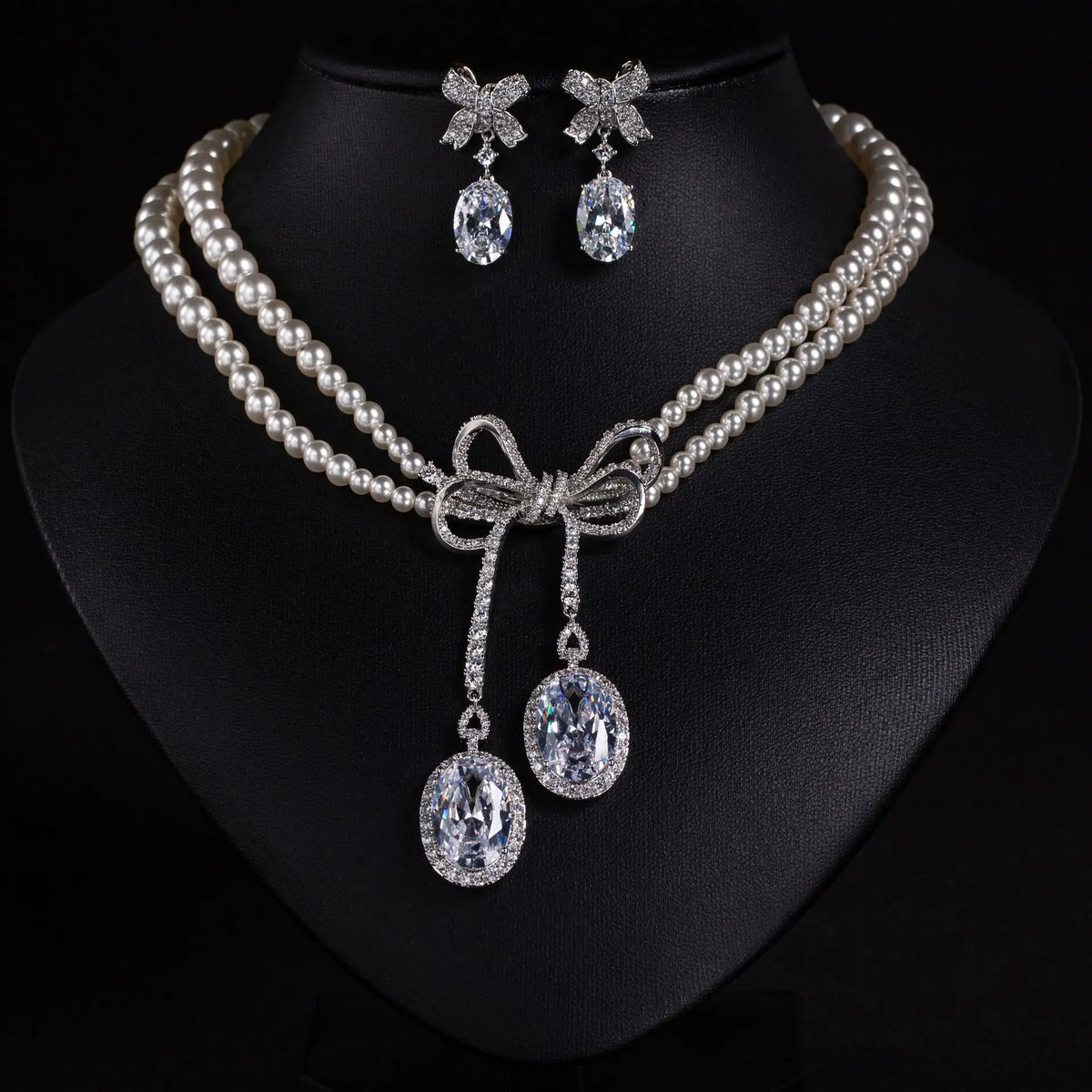 Ensemble collier et boucles d'oreilles nœud papillon en perles et diamants, style léger et luxueux