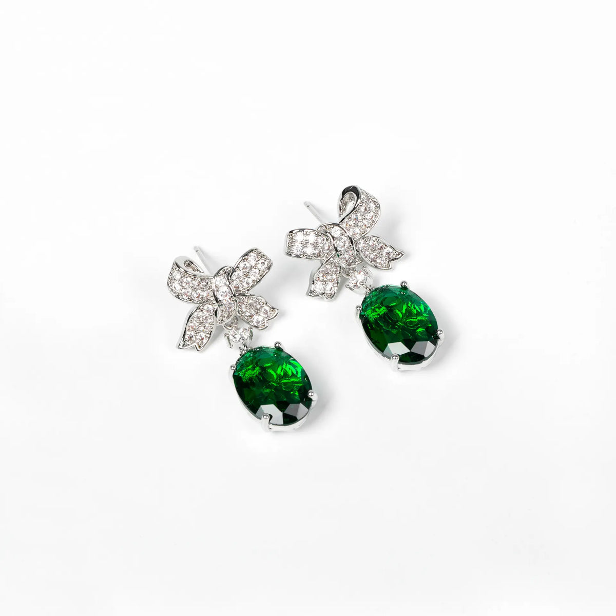 Ensemble collier et boucles d'oreilles nœud papillon en perles et diamants, style léger et luxueux