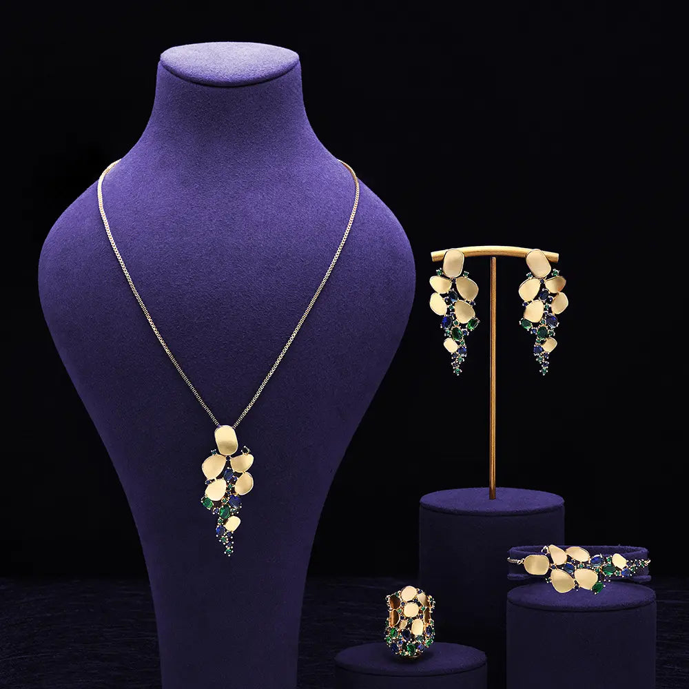 Parure de luxe élégante en pierres précieuses de couleur