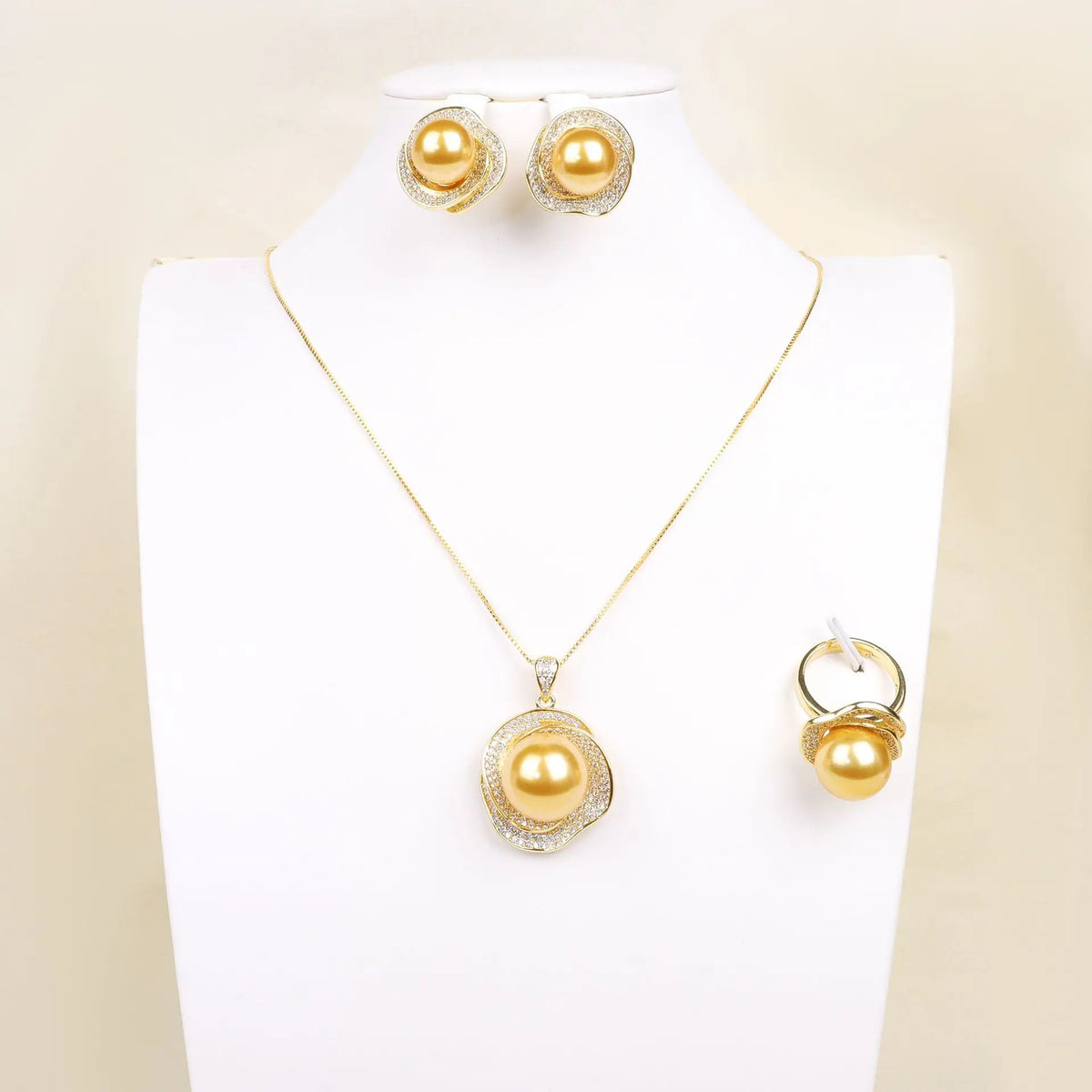 Ensemble collier et chandail bijoux de luxe vintage
