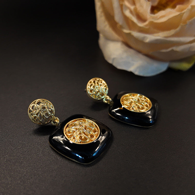 Vintage premium black enamel relief stud earrings