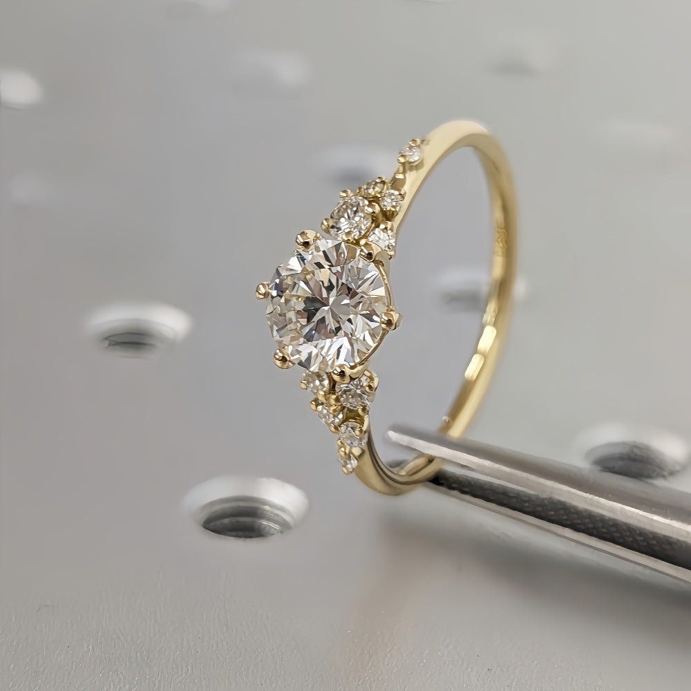 Light luxury gold-plated snowbank six-clawed zircon ring