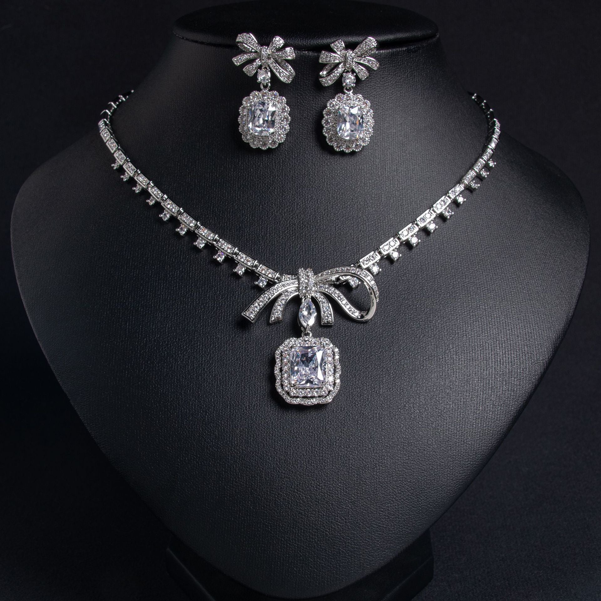 Ensemble Collier Boucles d'Oreilles Nœud Papillon Zircon Mode
