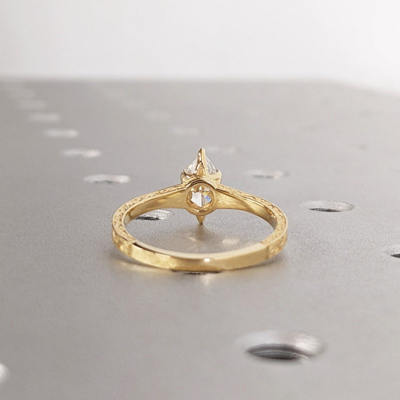 Fashion pattern horse eye zircon ring