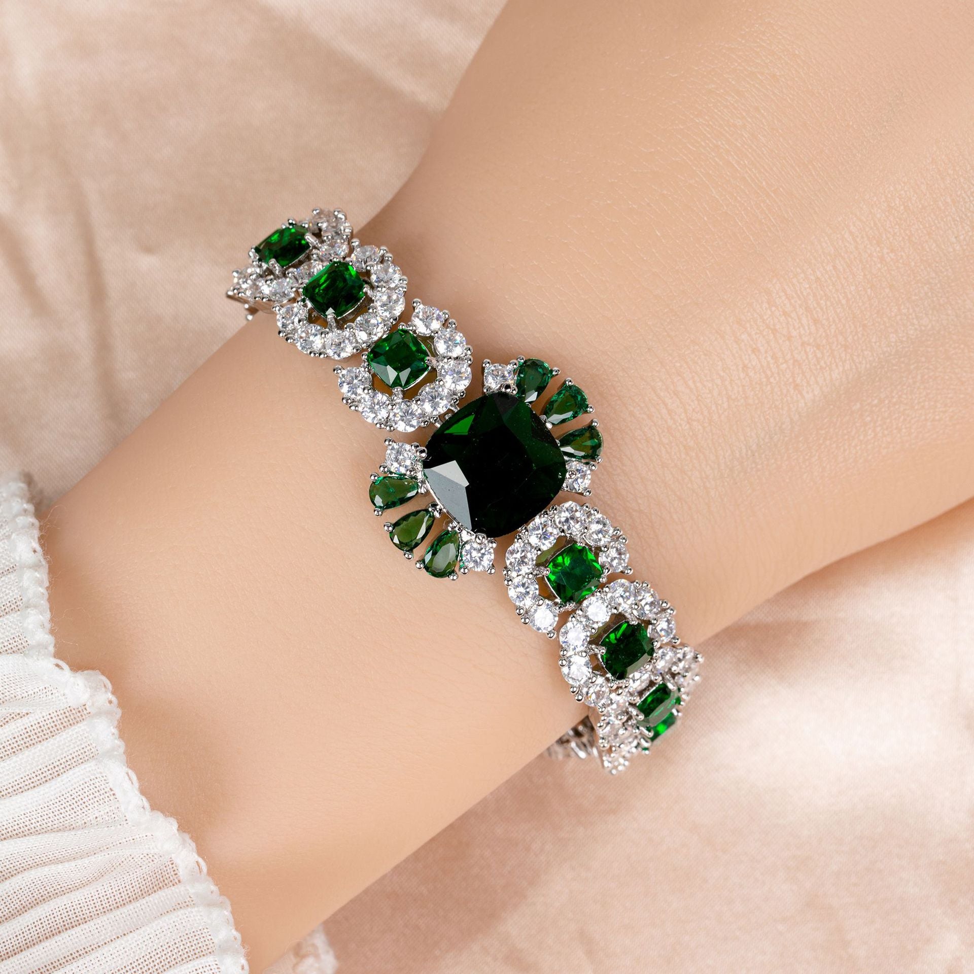 Elegant Gold-Plated Bracelet with Pink Turquoise & Clear Crystals – Luxury Statement Jewelry