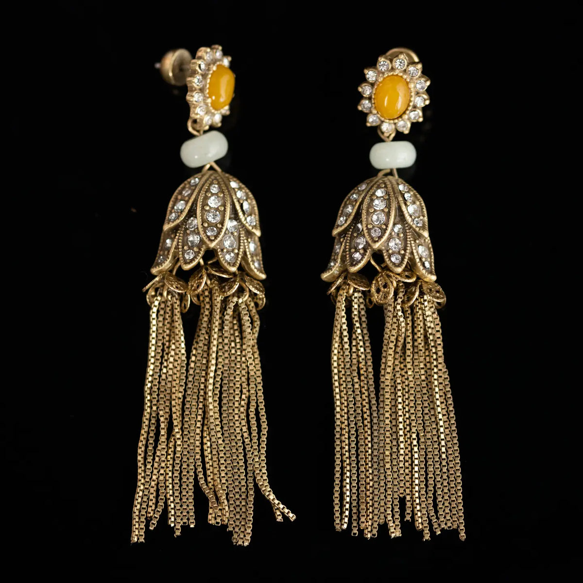 Série de boucles d'oreilles de style médiéval rétro et de niche
