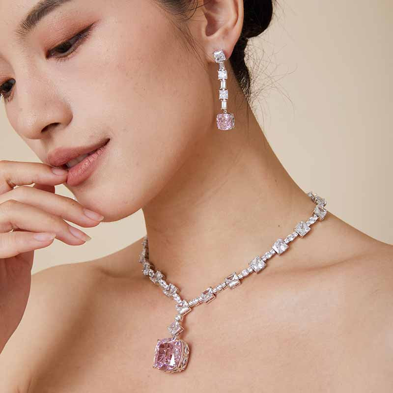 Fashion gold-plated ice flower large diamond necklace