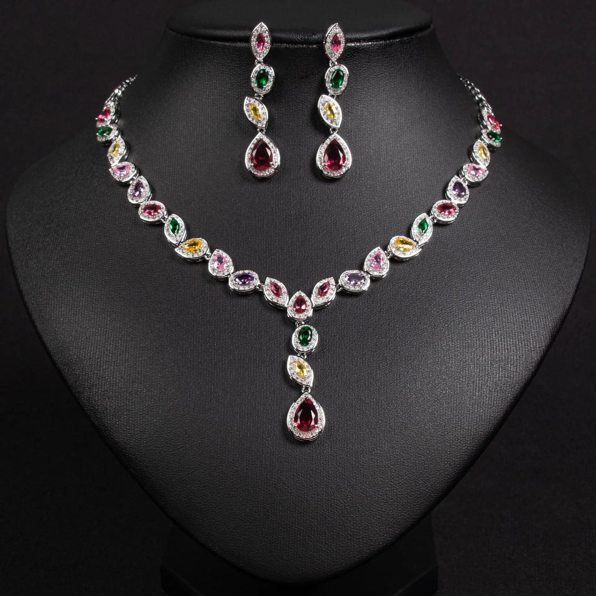 Parure collier et boucles d'oreilles élégante en forme de goutte d'eau avec zircons brillants