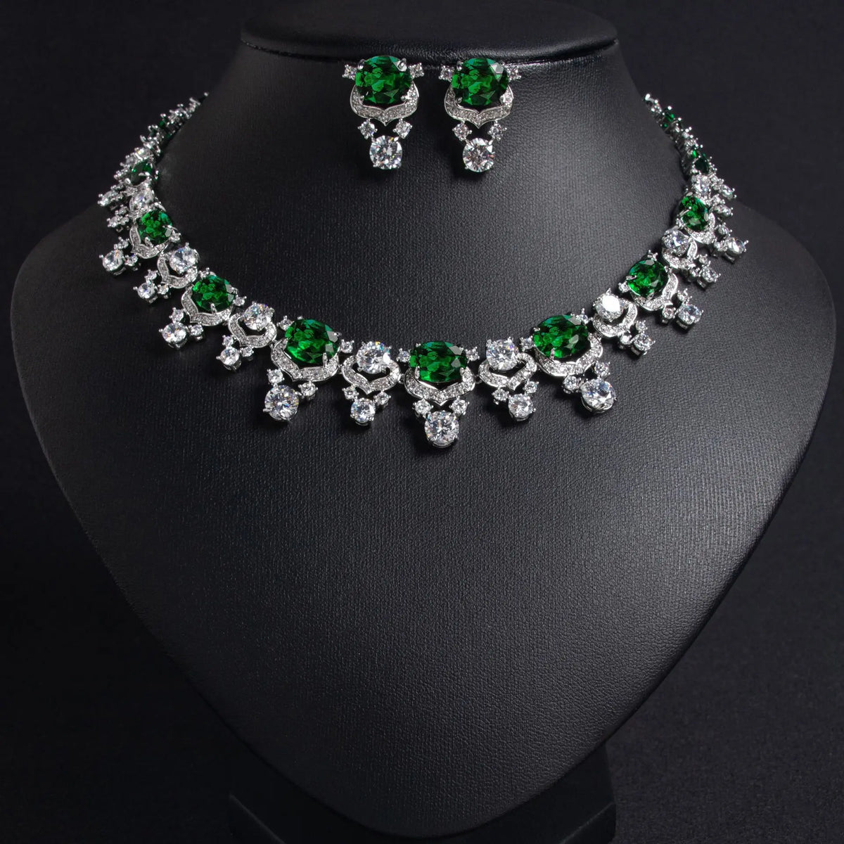 Parure collier et boucles d'oreilles de luxe en cristal vert émeraude et rouge rubis