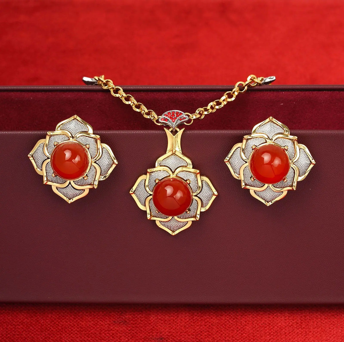 Parure de bijoux pour femme de luxe léger, motif camélia rouge médiéval, collier avec pendentif, boucles d'oreilles aiguilles tremella émail, style industriel lourd