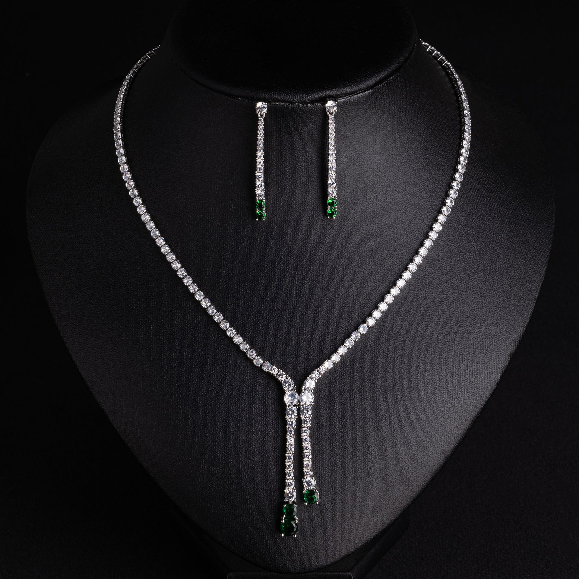 Luxury Green Crystal Drop Necklace Set – Silver Tassel Earrings Jewelry