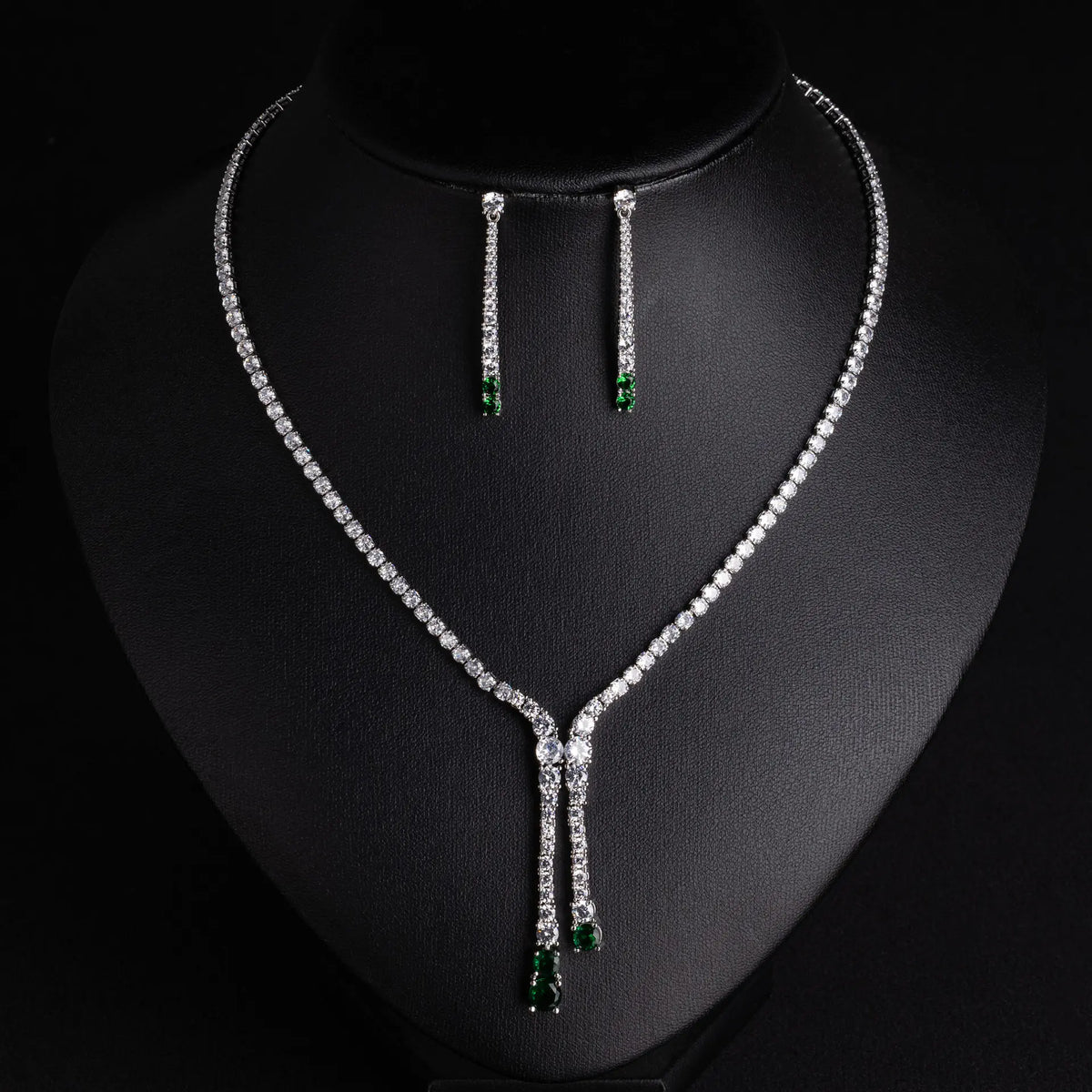 Luxury Green Crystal Drop Necklace Set – Silver Tassel Earrings Jewelry