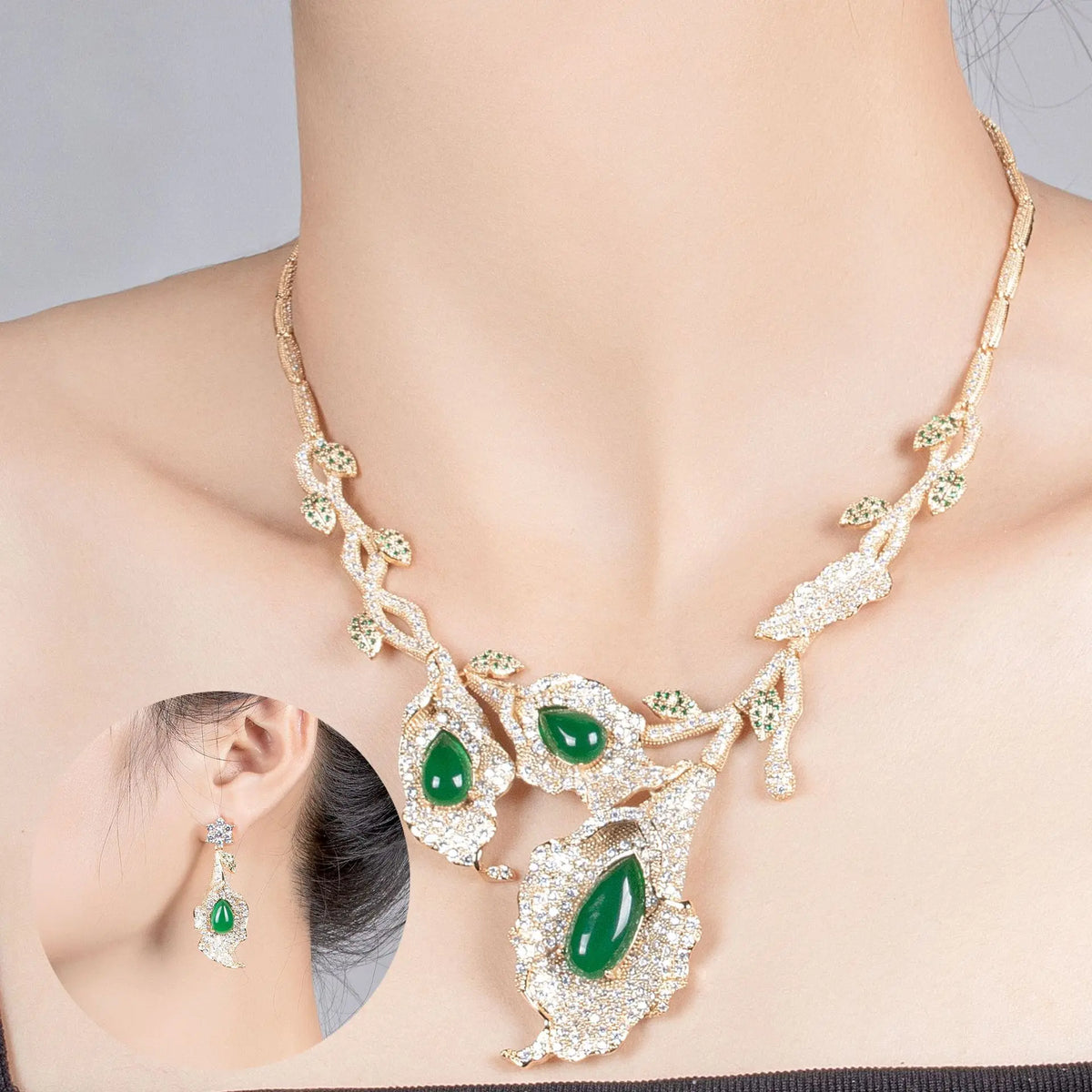 Parure de bijoux de luxe avec collier et boucles d'oreilles en cristal rouge en forme de goutte