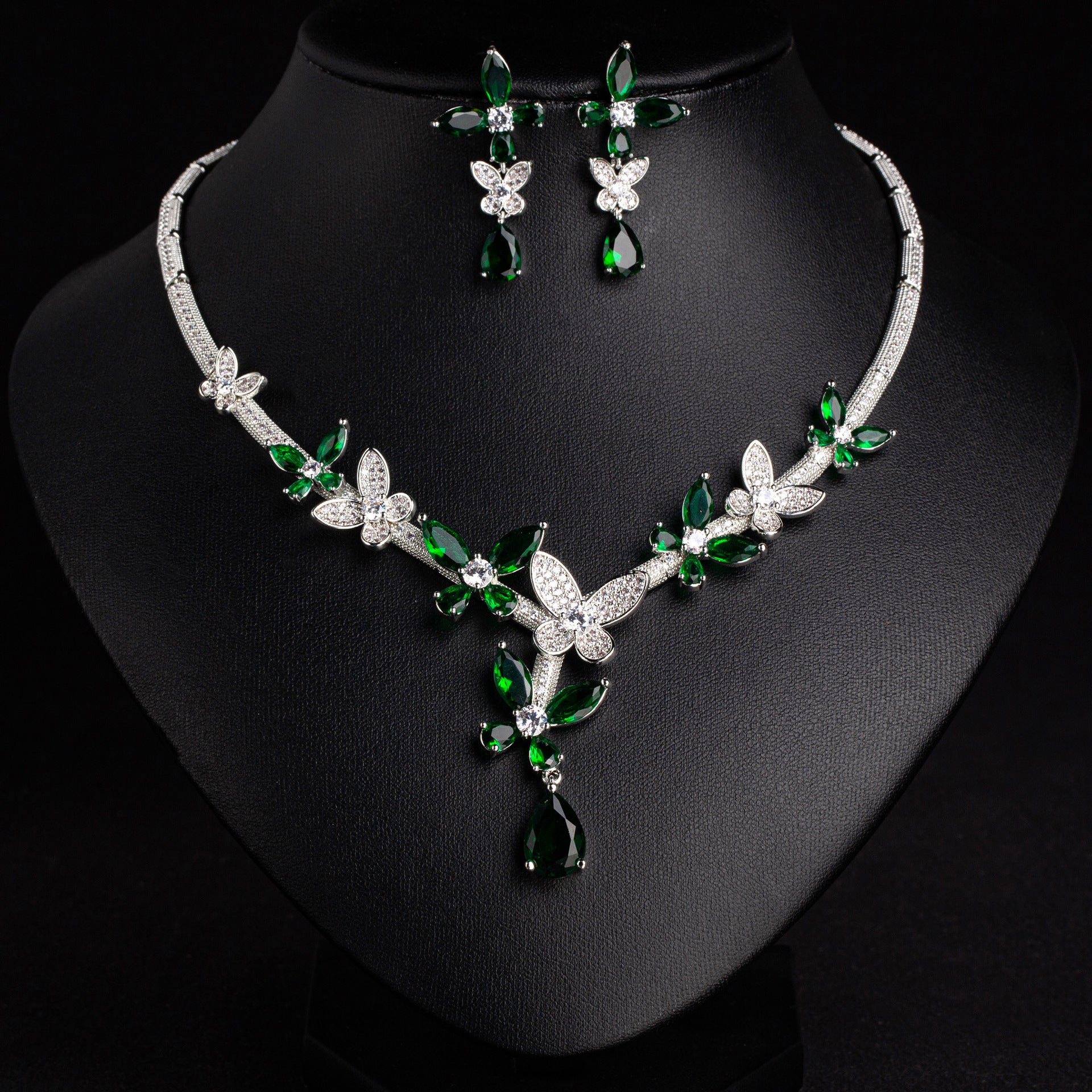 Ensemble collier et boucles d'oreilles fleurs de luxe
