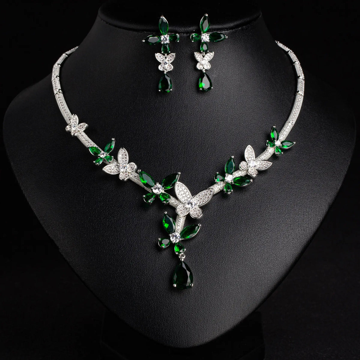 Ensemble collier et boucles d'oreilles fleurs de luxe