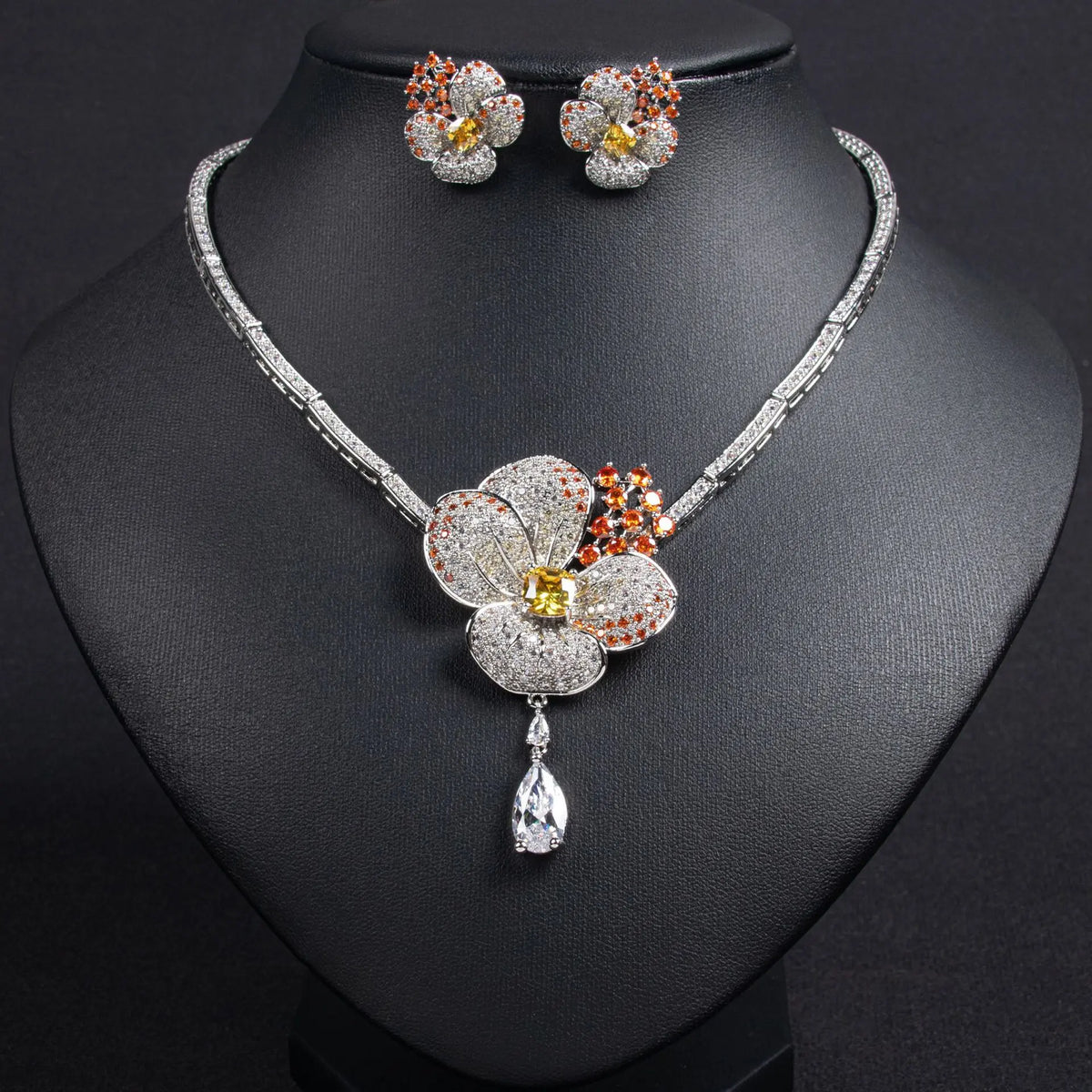 Parure Collier et Boucles d'Oreilles Fleur en Cristal et Or de Luxe