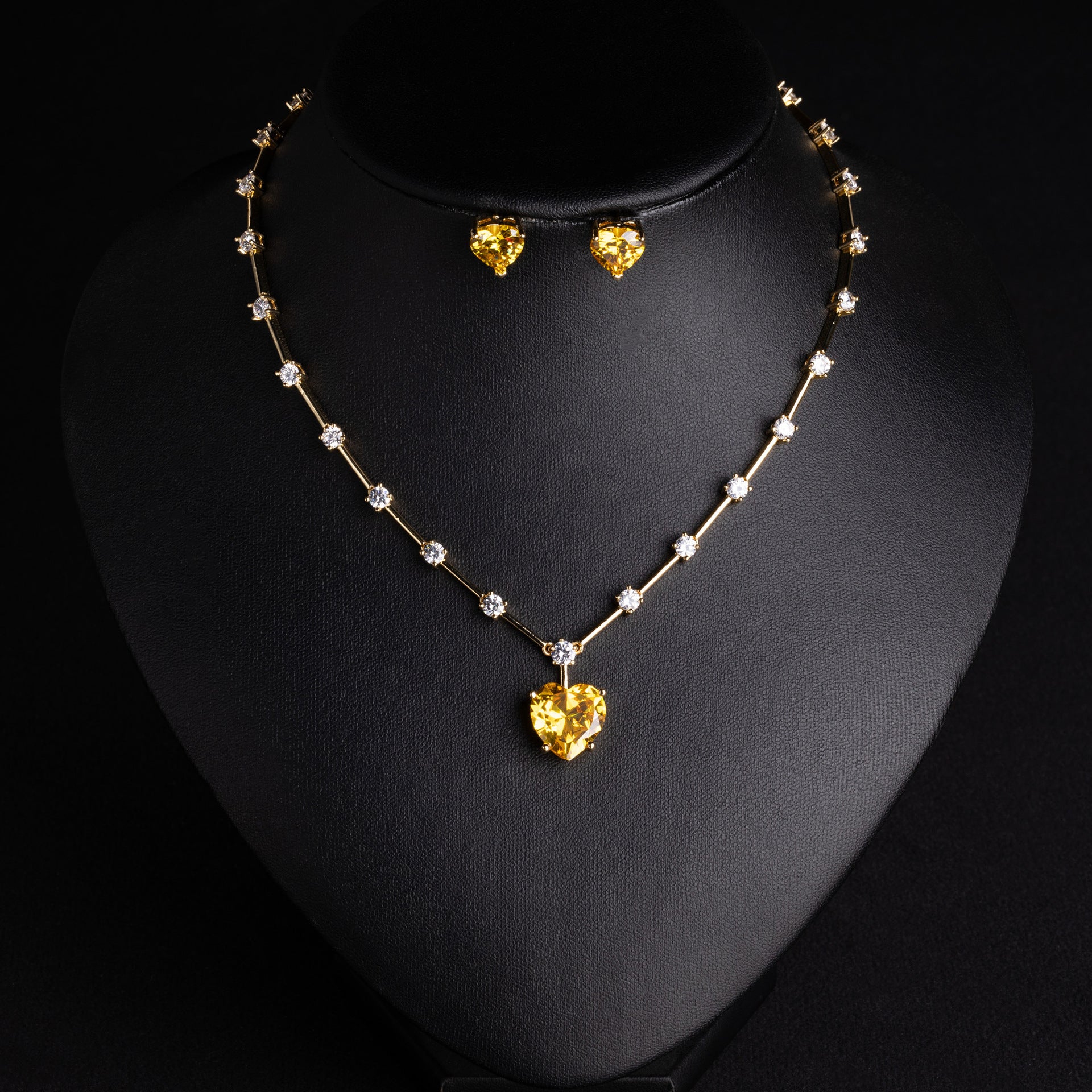 Elegant Heart Shaped Crystal Necklace Earrings Set – Luxury Pink Jewelry Collection